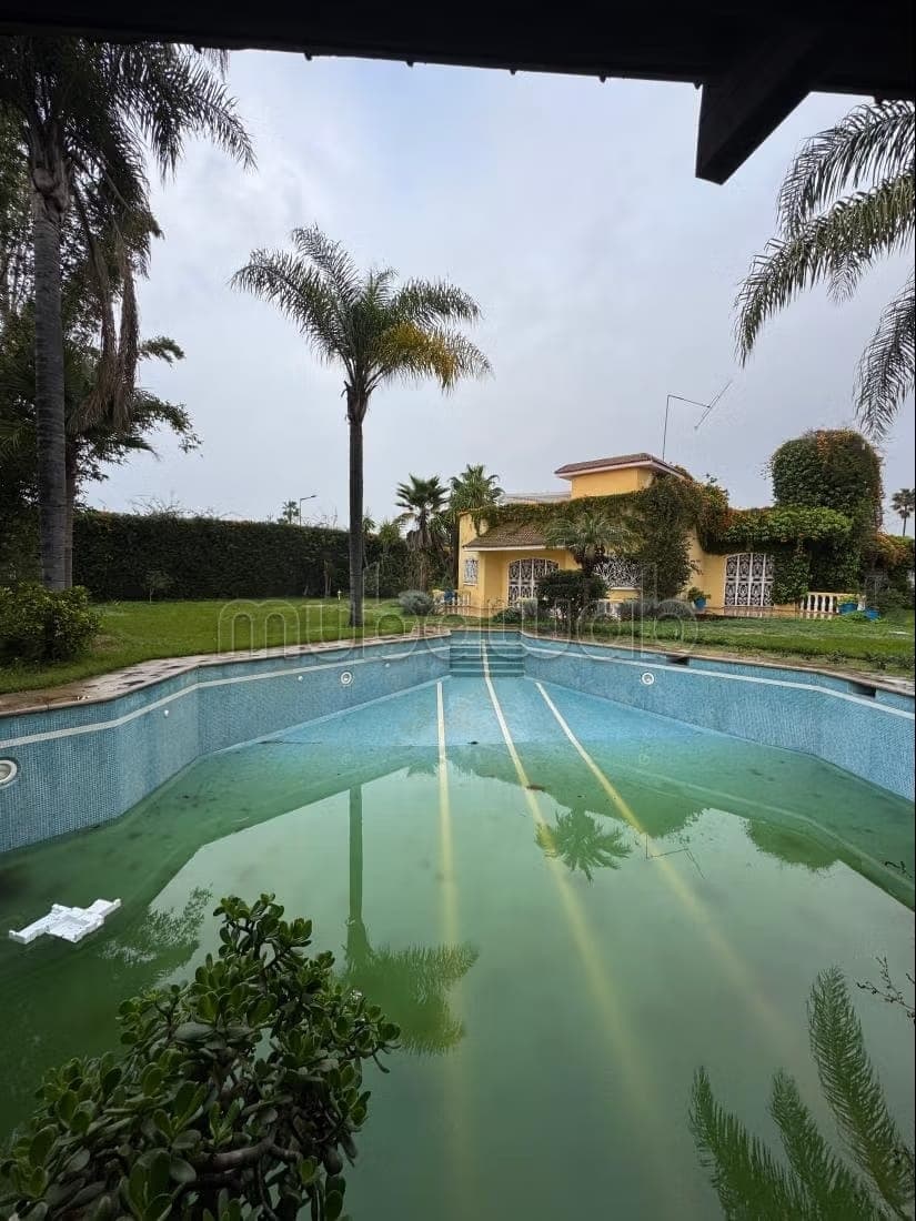 Villa te renoveren of te slopen in l'Orangeraie