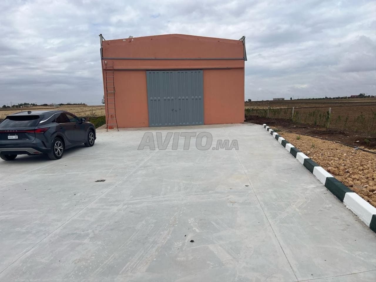 HANGAR SUR LE BD 15000 DH MEDIOUNA ET GARRA