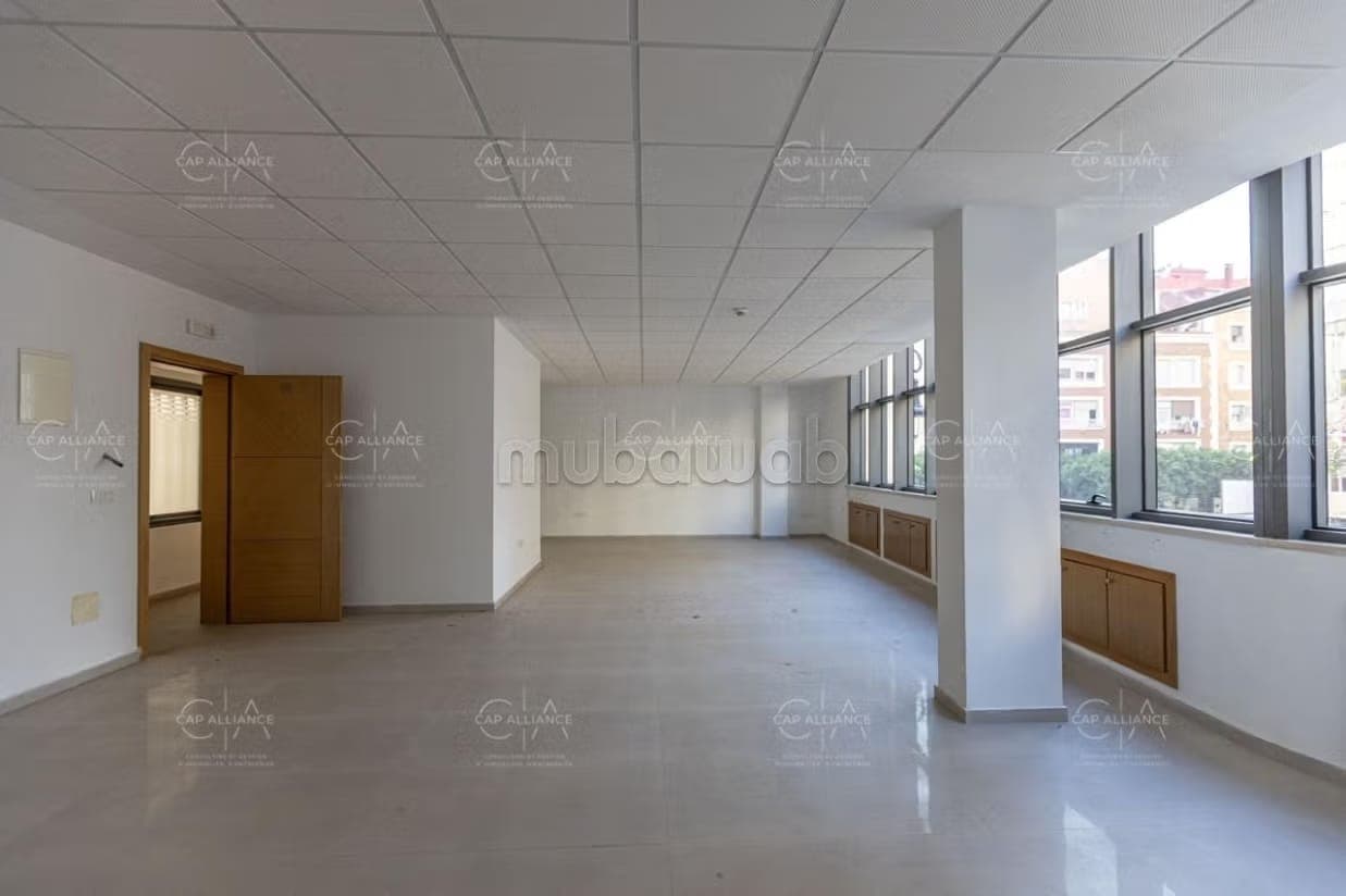 Bureaux à l'achat en Centre. Surface totale 74 m²