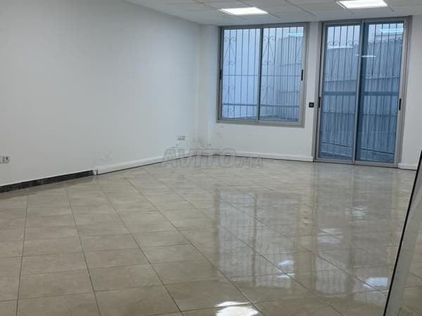 Bureau pour professionnel à louer rez-de-chaussée