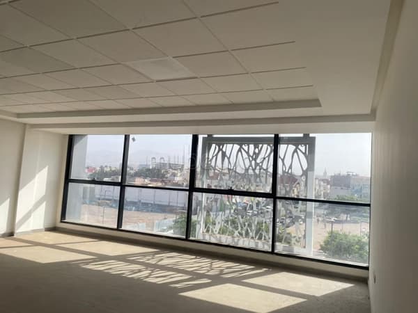Plateau de bureau de 56m² à louer bien situé près de la place
