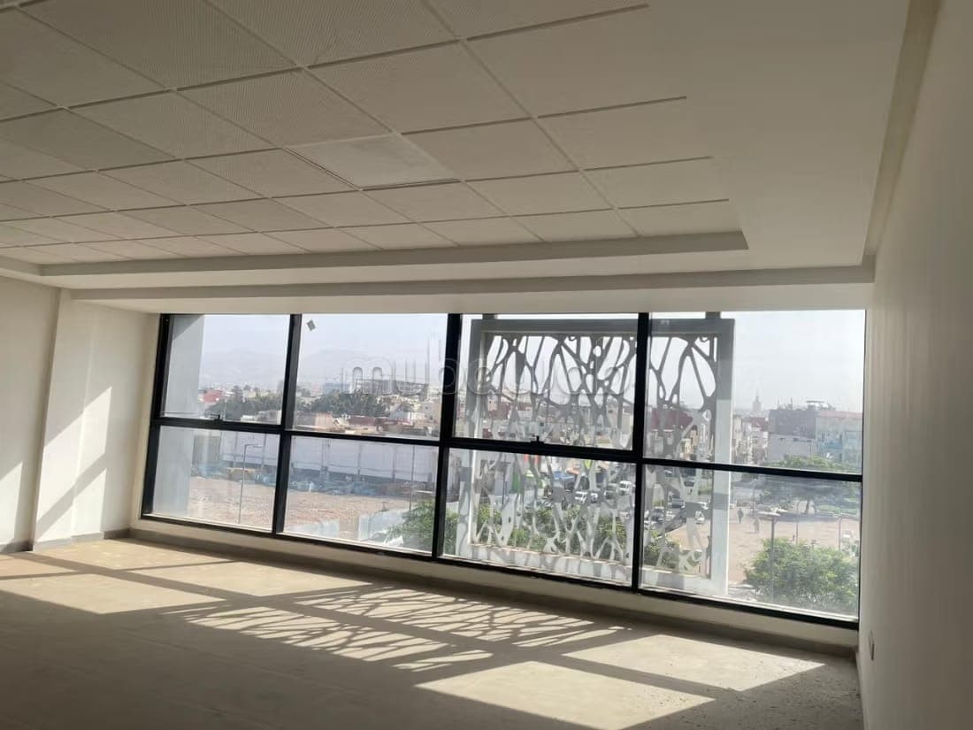 Plateau de bureau de 56m² à louer bien situé près de la place