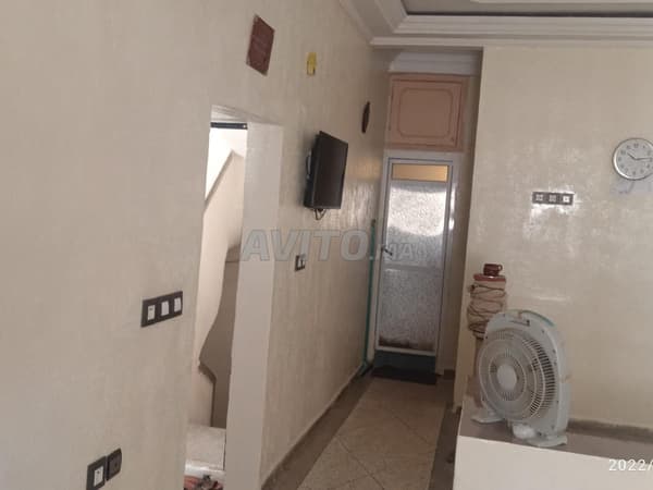 صالون، جلوس، غرفتان، شرفة، حمام ومطبخ