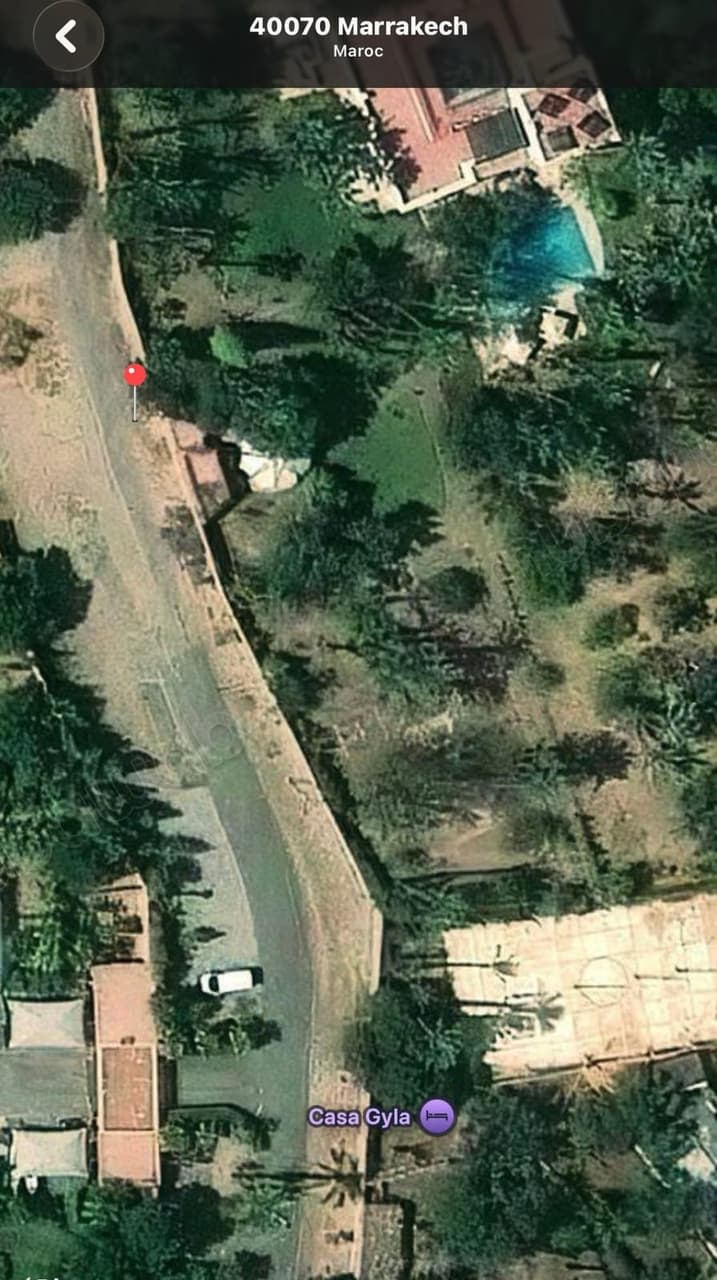 Grond te koop in Ennakhil Palmeraie. Totale oppervlakte 10000 m²
