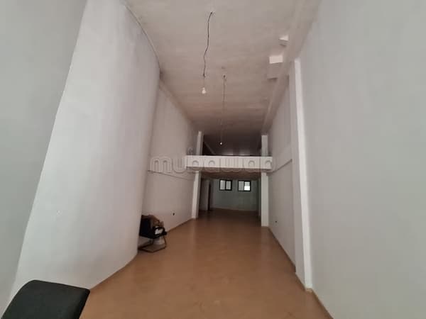 Local commercial à louer à Maârif. Surface totale 160 m²