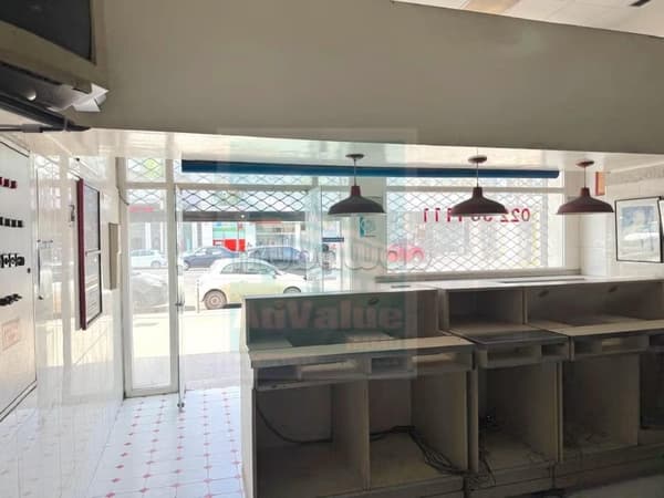 DV. 982: Local de 157 m² au Bd Massira Al Khadra