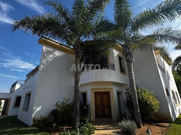 Wunderschöne Villa zum Verkauf in der Nähe des Megamall Souissi