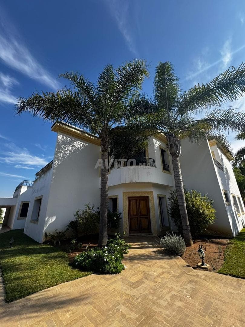 Wunderschöne Villa zum Verkauf in der Nähe des Megamall Souissi