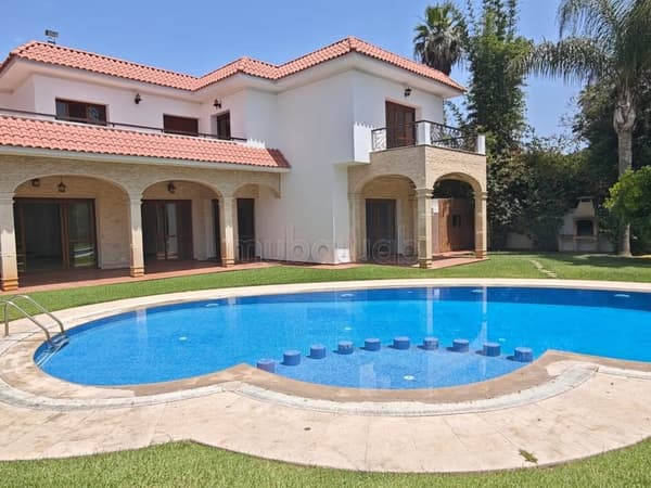 Villa 5 suites vide à louer – Souissi Rabat