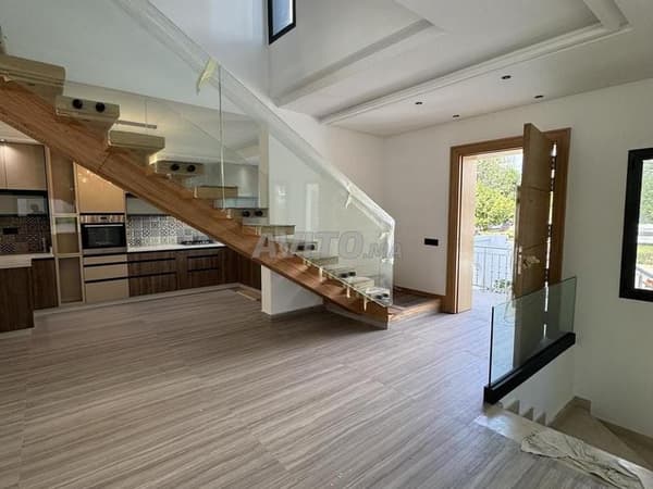 Villa 3 façades à louer - Bir Rami Est Kénitra
