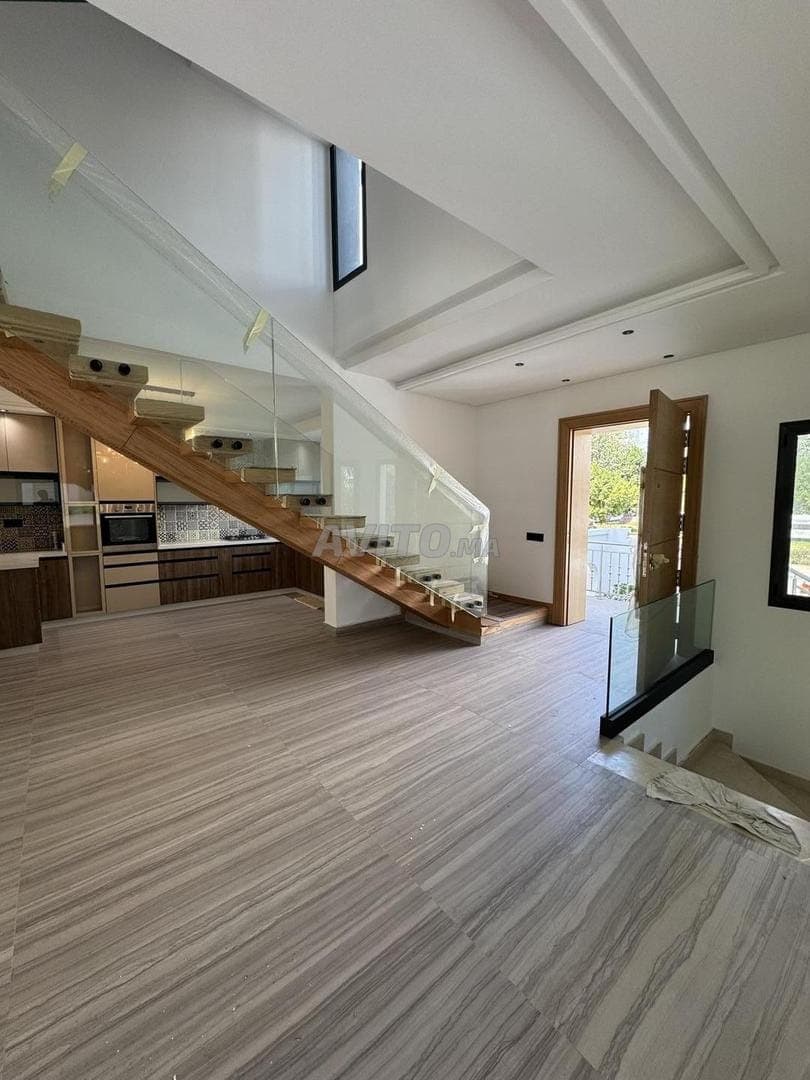 Villa 3 façades à louer - Bir Rami Est Kénitra