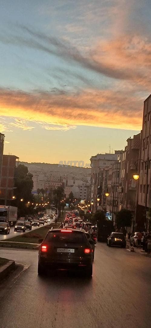 Maison 55 m² 4ème étage et demi, quartier populaire, près de l'arrêt de bus, à "Bni…