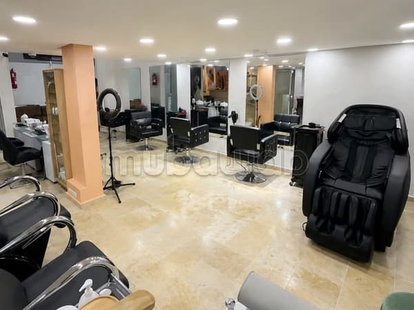 Salon de coiffure et beauté de 202 m² à vendre Cheikh Daoui, Témara