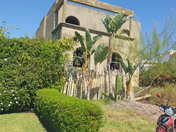 À VENDRE – Terrain avec gros œuvre Hay Ryad
