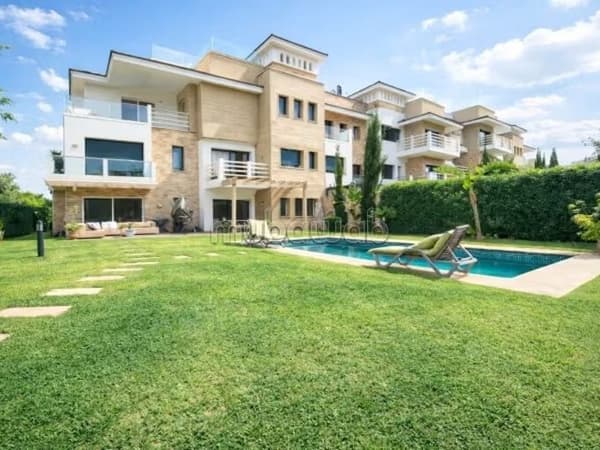 Superb furnished garden-level apartment with pool and private garden