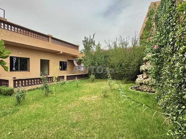 Kleine Villa 400 m² 3 Schlafzimmer Privatbrunnen