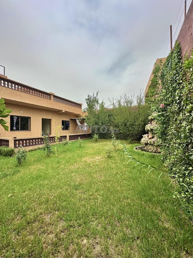 Kleine Villa 400 m² 3 Schlafzimmer Privatbrunnen