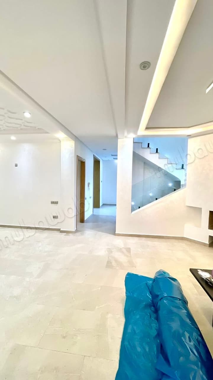 Villa moderne avec jardin et piscine en résidence fermée, Tanger