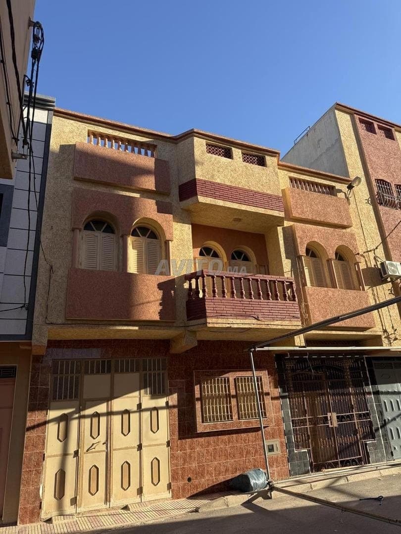منزل للبيع، أمام مجموعة الحاج الحاج