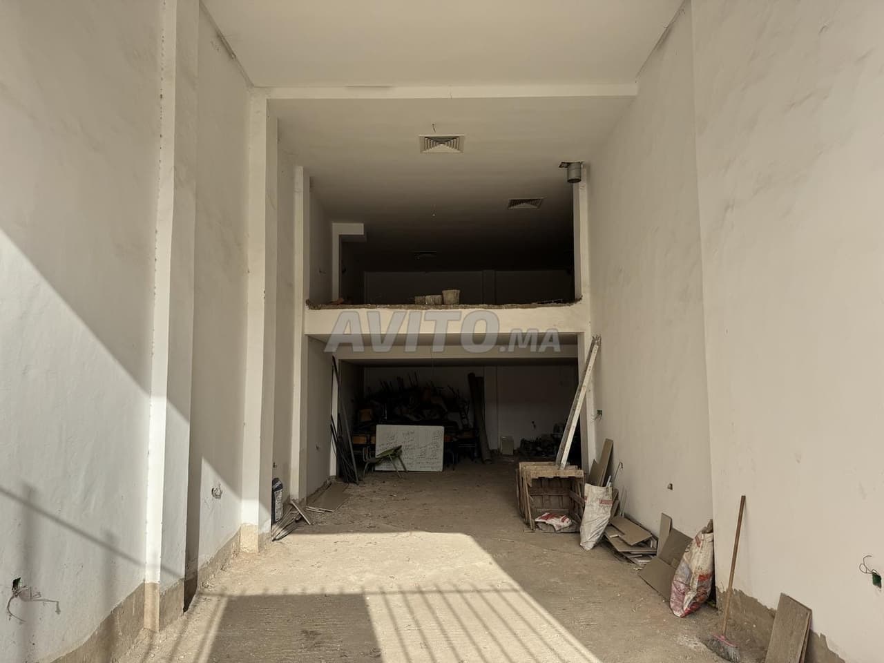 Locale commerciale di 264 m² in affitto – Vicino a Myriades