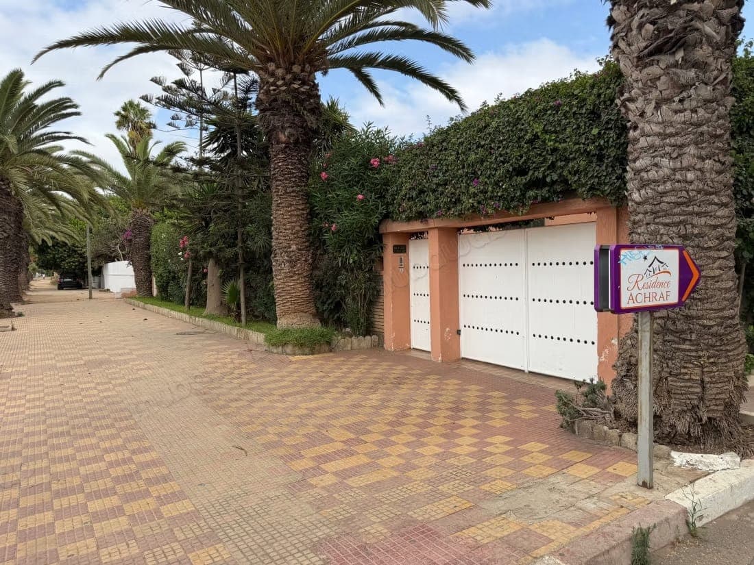Magnifique villa à vendre à Diour Dokala. Surface totale 700 m². Jardin