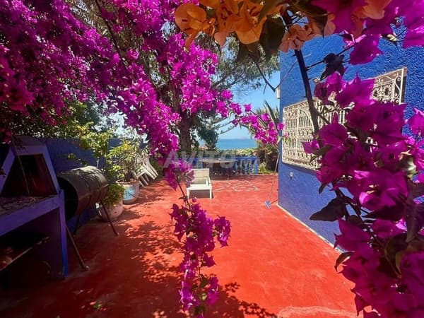 Villa for sale area 465m² sea view