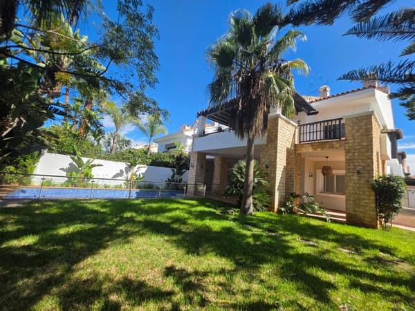 Mooie villa met zwembad in afgesloten residentie Darb