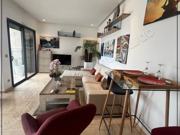 Estudio amueblado con terraza CFC