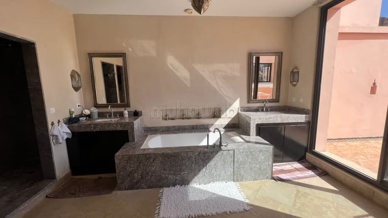 Villa de luxe à louer à Sidi Youssef. 6 pièces confortables. Meublé