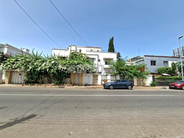 Gewerbevilla zu vermieten – 700 m² Nutzfläche - Oasis