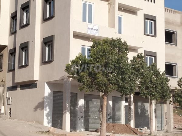 Magasin 2 façades voie 30m