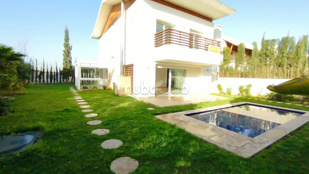 Villa de haut standing à louer à Ville Verte. 4 belles chambres. Piscine et cheminée