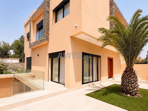 VILLA DE 5 DORMITORIOS EN ALQUILER A LARGO PLAZO