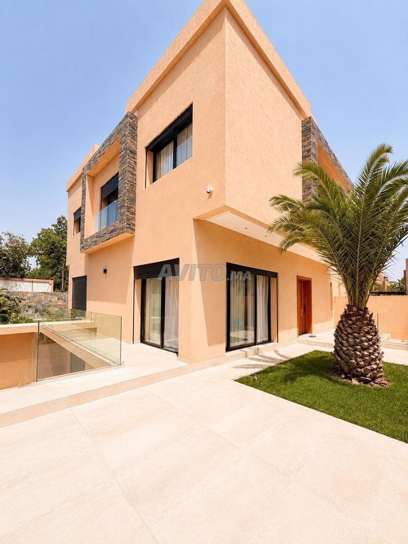 VILLA DE 5 DORMITORIOS EN ALQUILER A LARGO PLAZO