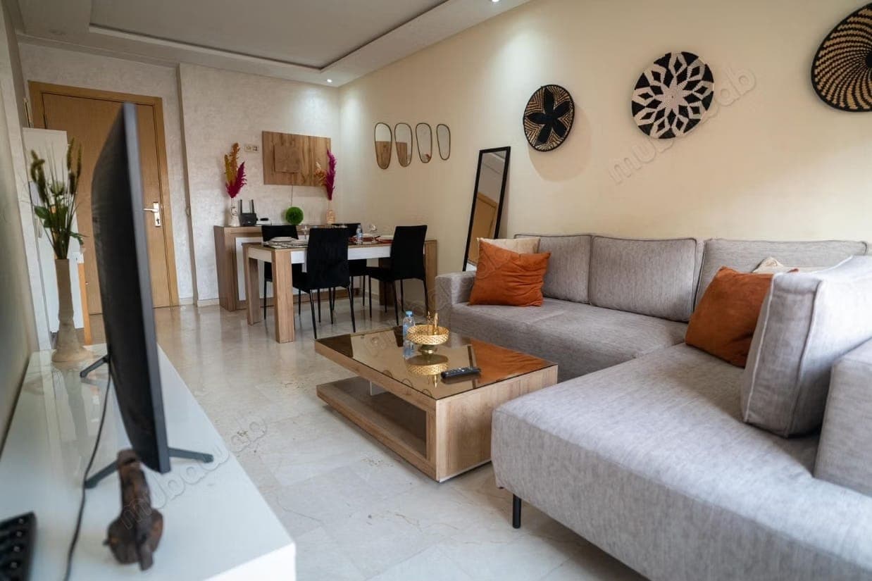 Appartement te koop in Guéliz. 3 grote kamers. Goed gemeubileerd