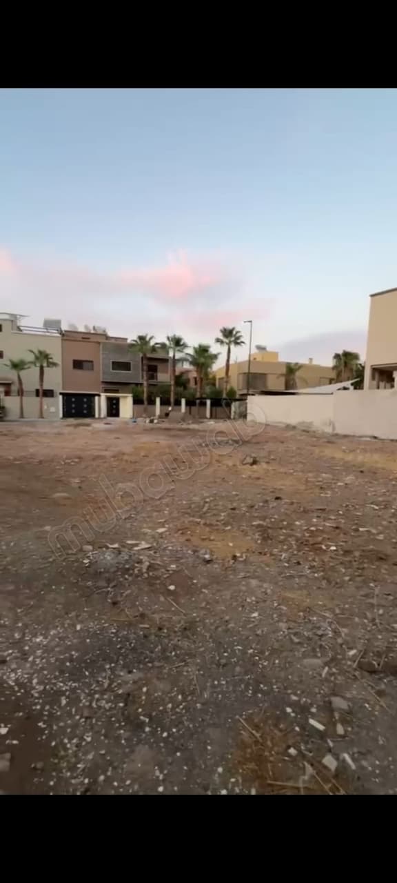 أرض فيلا بواجهتين في حي طارجة