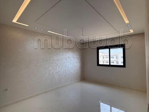 Bel appartement à vendre à Martil. Surface totale de 60 m². Ascenseur et balcon
