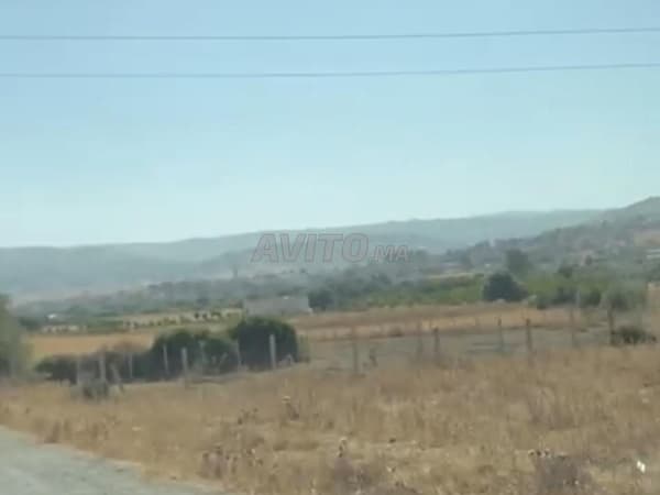 Terrain à Khmis Anjra sur la voie principale