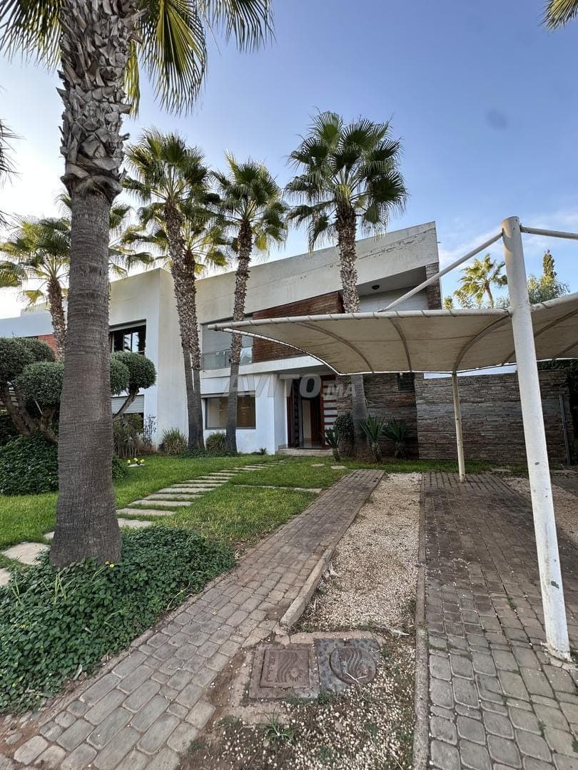 Villa avec piscine à louer à Aïn Diab Extension