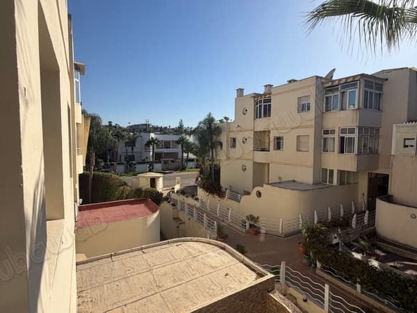 Louez cet appartement deux chambres à Vermont. Surface de 137 m². Meublé