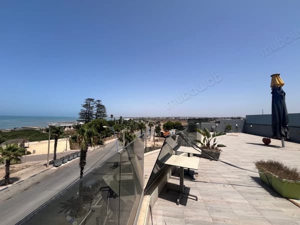 Dar Bouazza: Local commercial de 1500 m2 sur 3 niveaux plus un rooftop avec une vue…