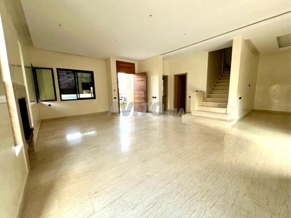 Villa moderne 2 façades avec jardin à Targa