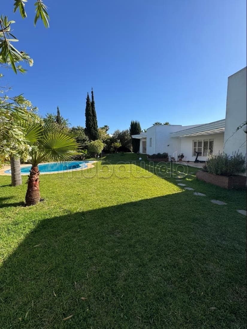 Luxury villa for rent in Souissi