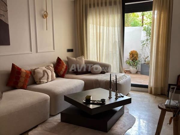 Super studio meublé à vendre