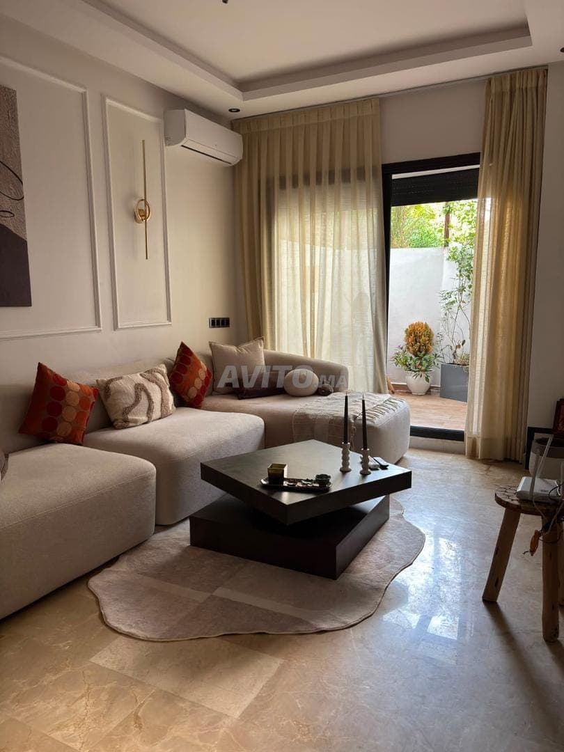 Super studio meublé à vendre