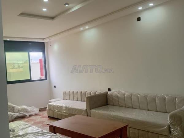 Appartement vide, 76 m², ascenseur, syndic, sur rue