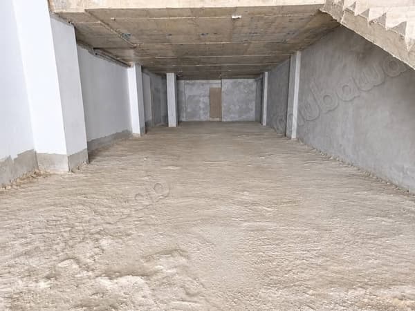 Local commercial à vendre à Racine Extension. Surface totale 227 m² soit 151 m² au sol…