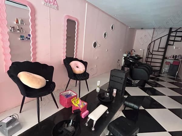Women's hairdressing salon for sale