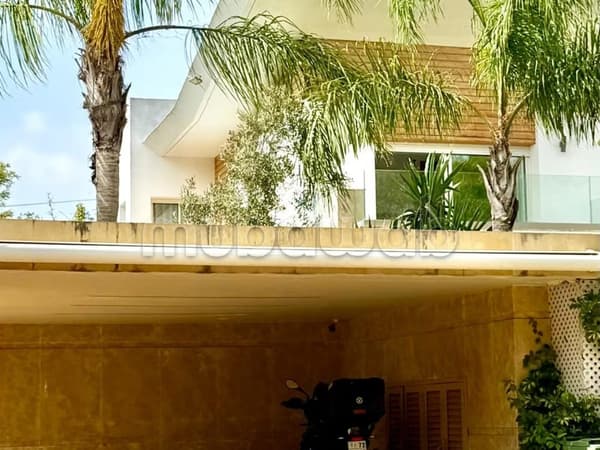 Stunning villa for sale in Bouskoura