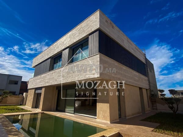 Prachtige moderne villa met zwembad